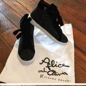 Alice and Olivia converse